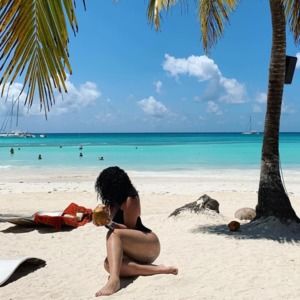 Meet your Posher, Larissa